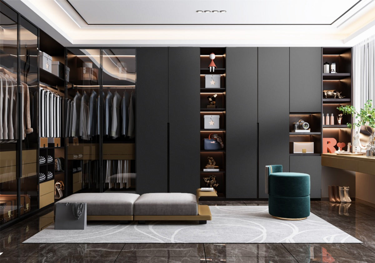 Coline Closet 1